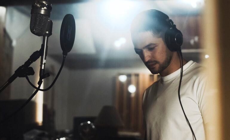 Gabriel Leone estreia em 28 de abril, no clube Manouche