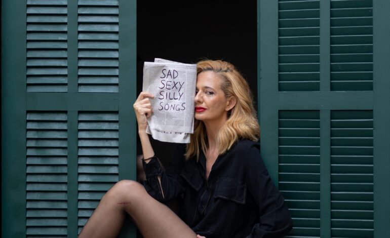 Letícia Novaes, conhecida como Letrux, lançou seu quarto