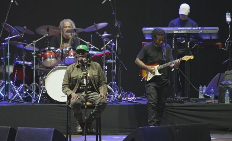 O cantor Edson Gomes se apresentou na noite