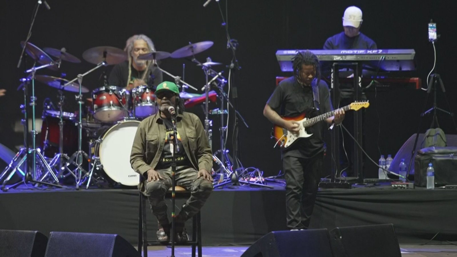 O cantor Edson Gomes se apresentou na noite