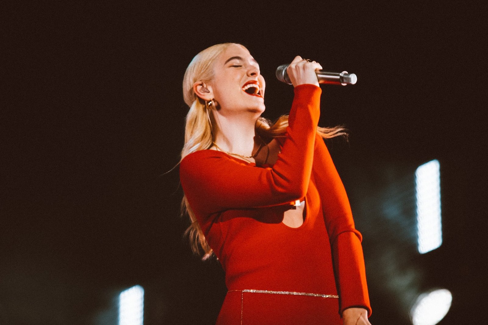 A cantora Lorde chega ao Brasil em 2025 para apresentar