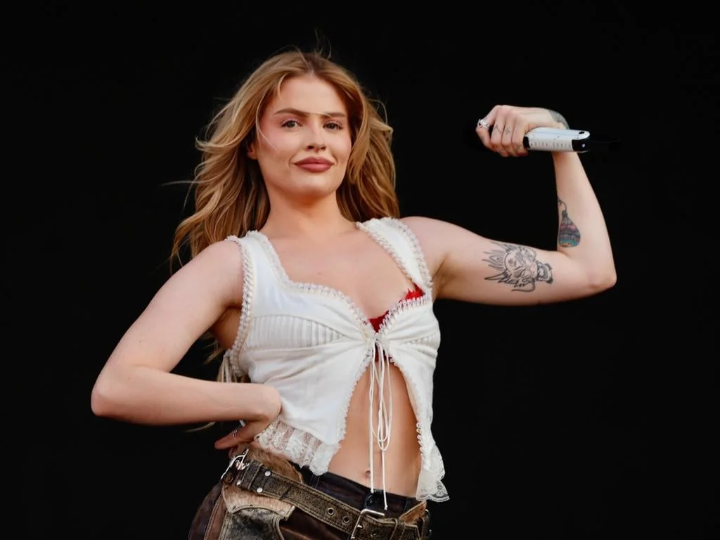 A cantora Luísa Sonza lançou nesta terça-feira (17)