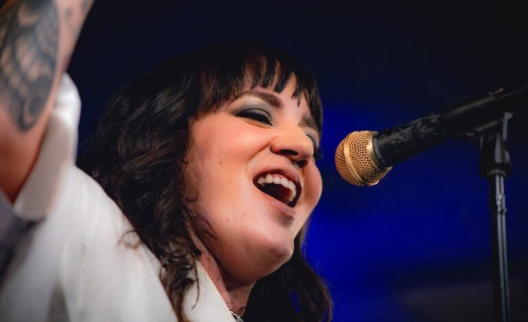 A cantora e compositora carioca Linda Ramalho lança