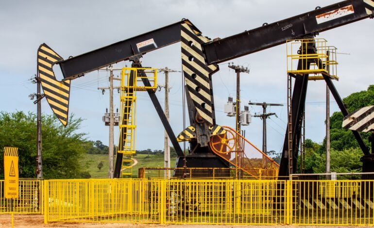 Oito países da OPEP+ decidiram aumentar a produção