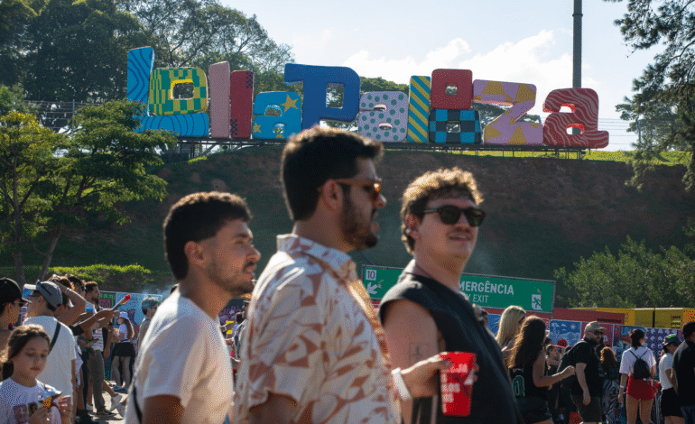 Público curte último dia de Lollapalooza Brasil 2026