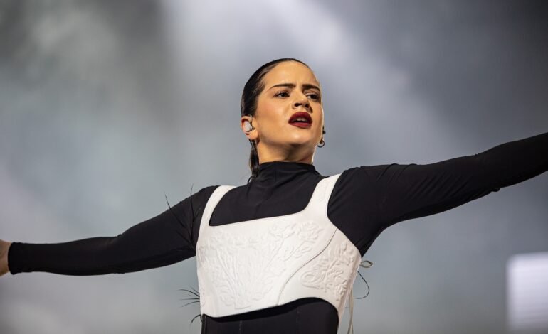 A cantora Rosalía interrompeu um show no Unipol