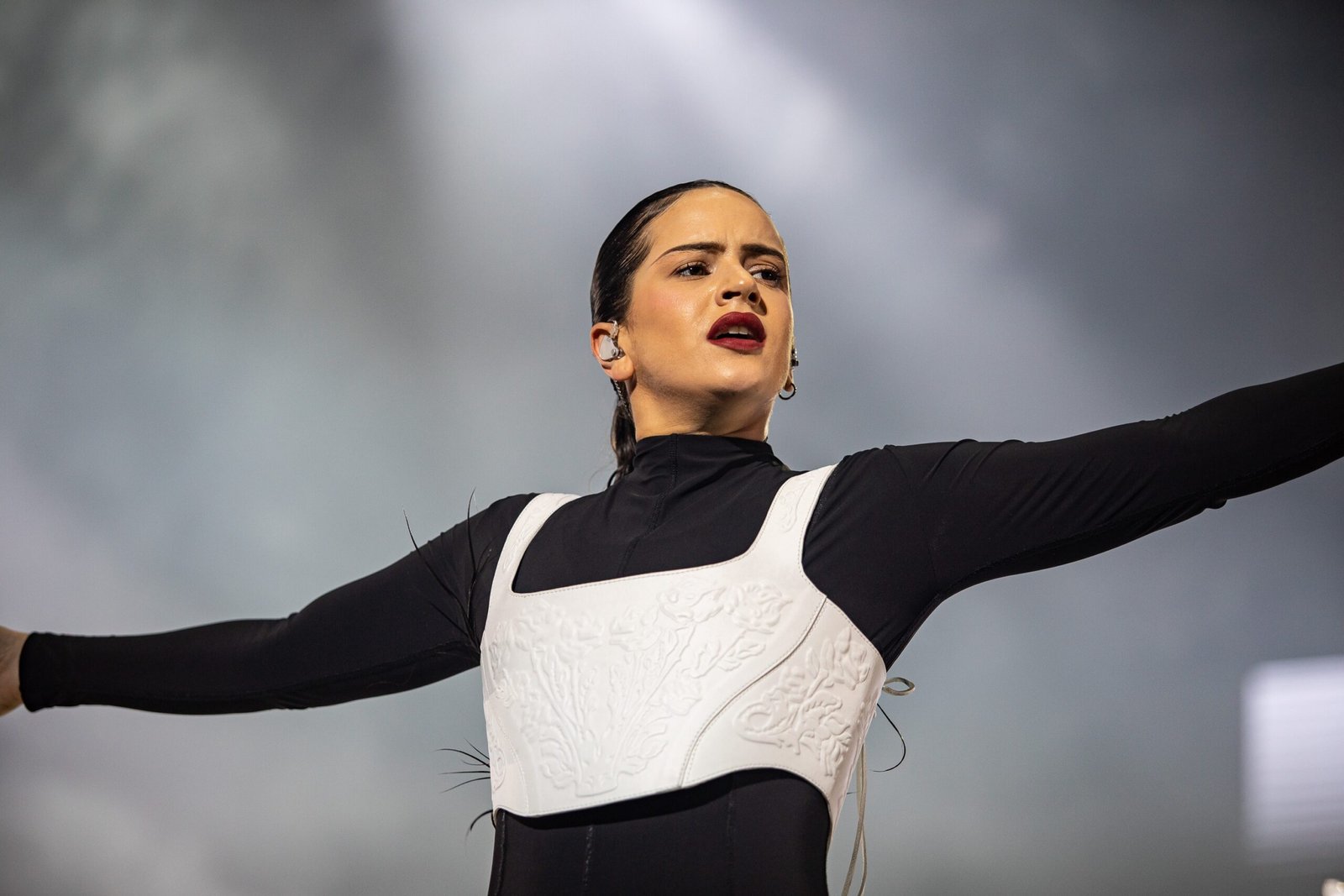 A cantora Rosalía interrompeu um show no Unipol