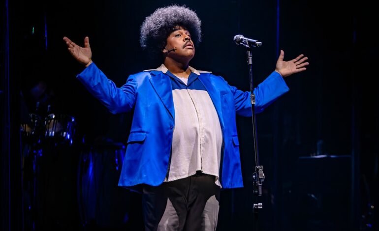 Thór Júnior emula com perfeição o canto e os maneirismos