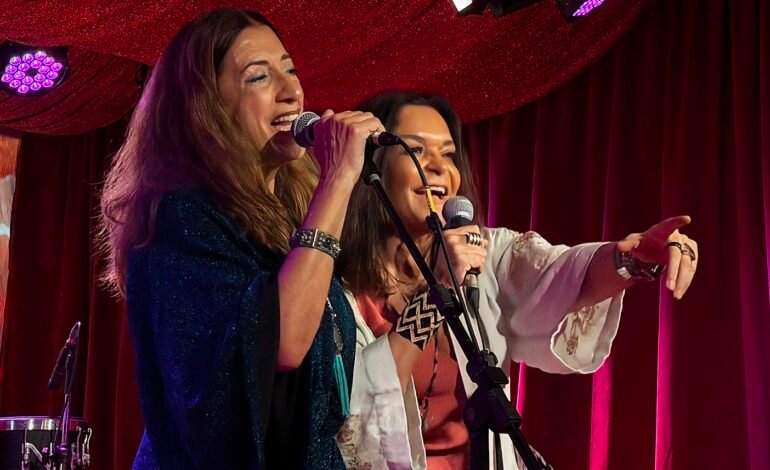 As cantoras Jussara Silveira e Sylvia Patricia apresentaram