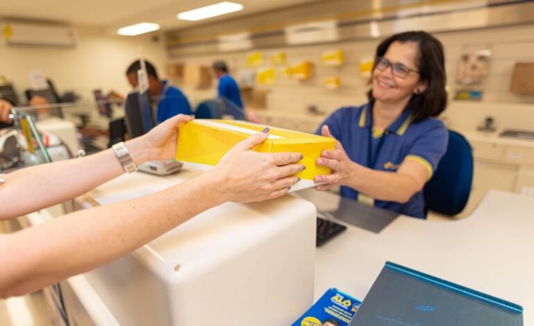 Os Correios prorrogam por mais um ano a validade do