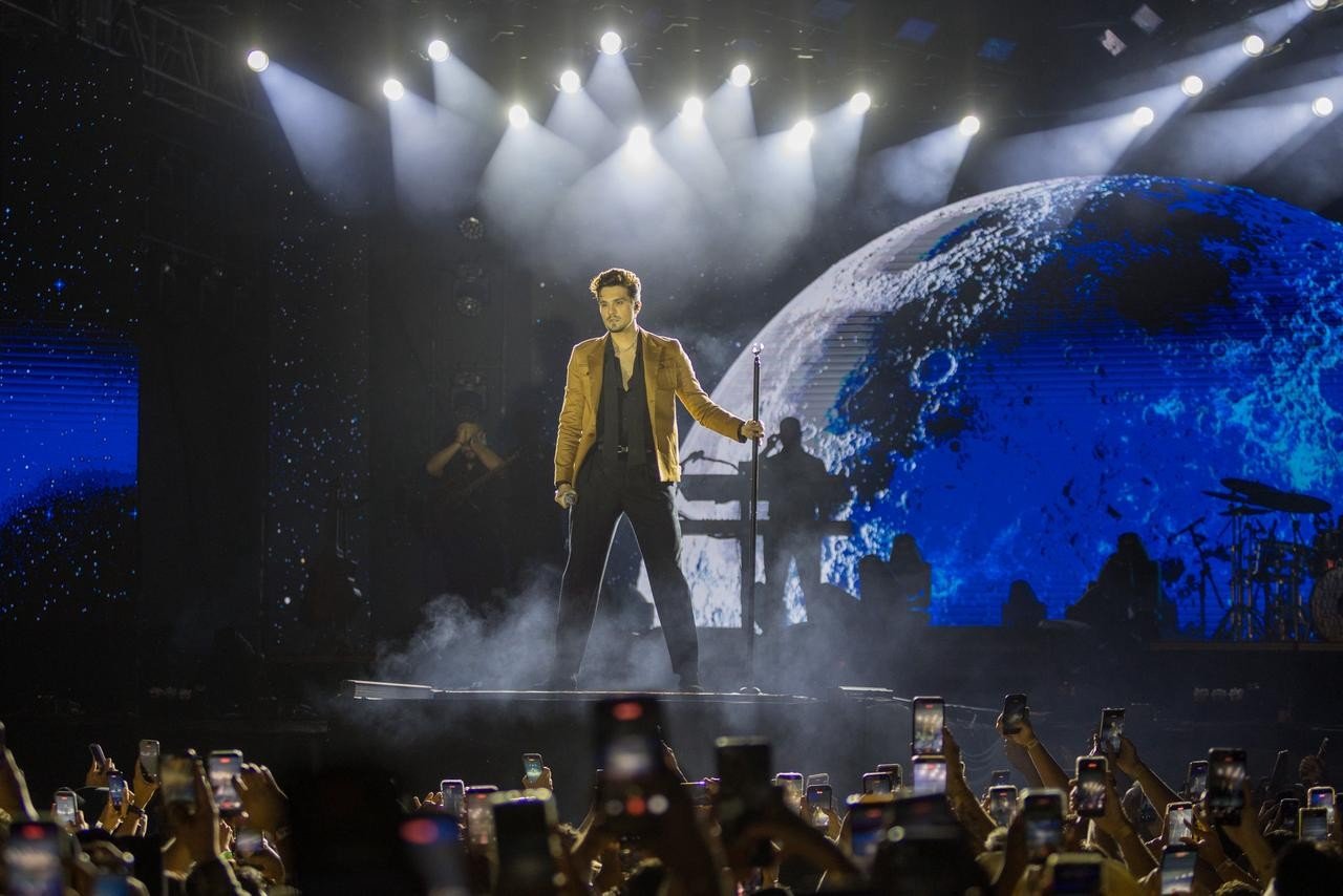 O cantor Luan Santana realizou um show na noite deste