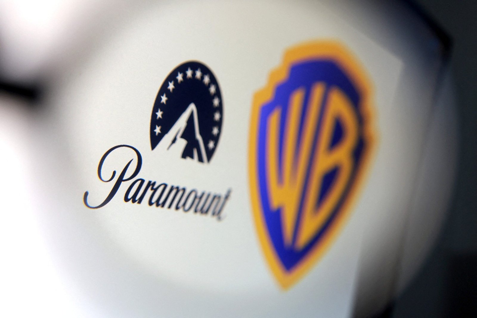 Acionistas da warner bros aprovam venda à paramount em acord