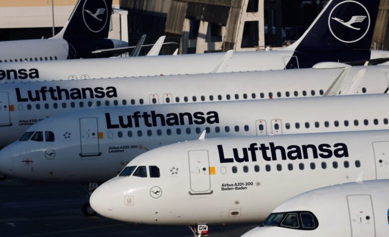 Pilotos e comissários da Lufthansa mantêm greve até