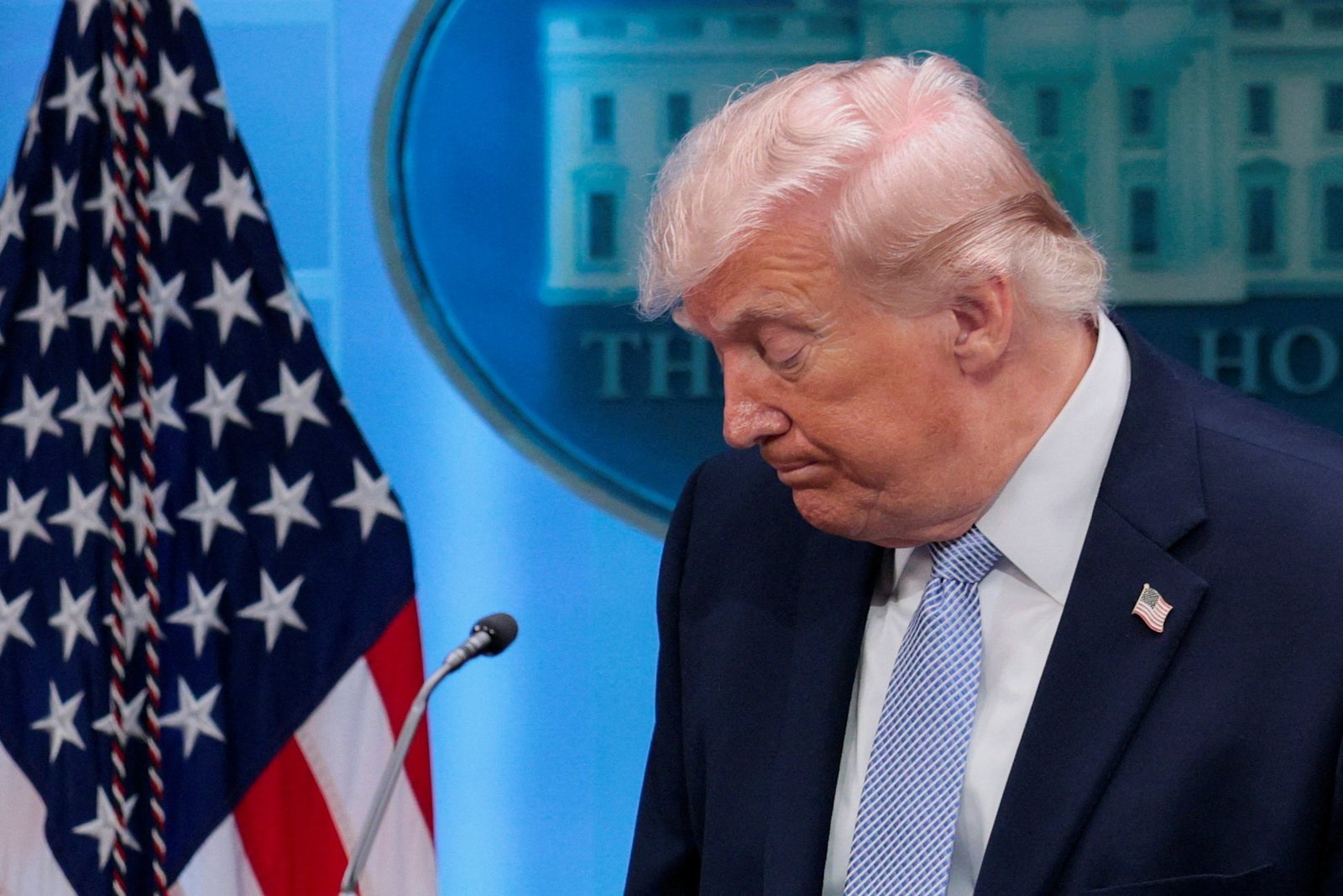 Preço do petróleo cai até 11 por cento após suspensão de ata