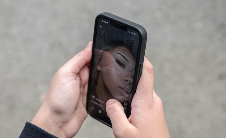 A Grécia anunciará a proibição do acesso às redes sociais