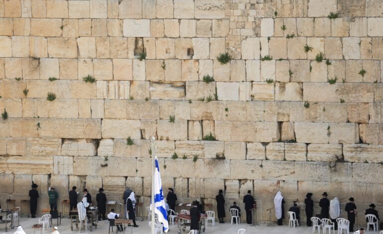 Locais sagrados em Jerusalém reabriram ao público nesta