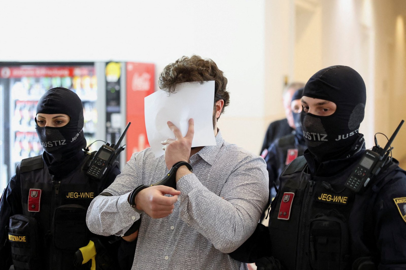 Um austríaco de 21 anos se declarou culpado