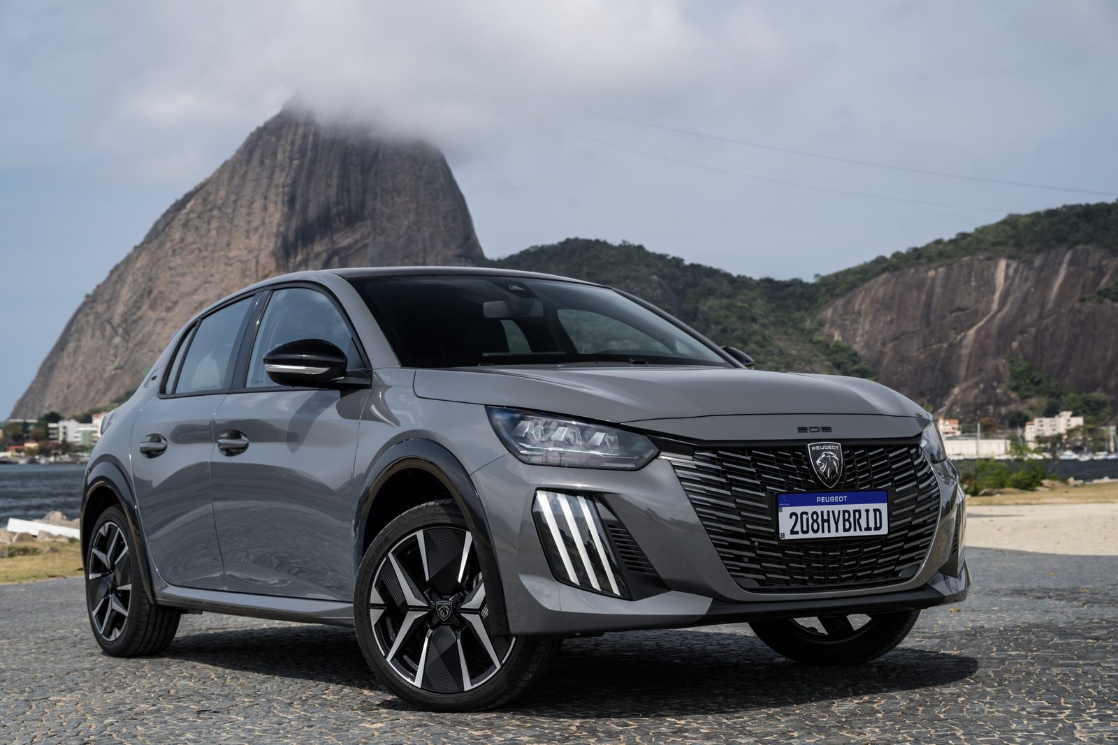 O grupo Stellantis anunciou um recall global de