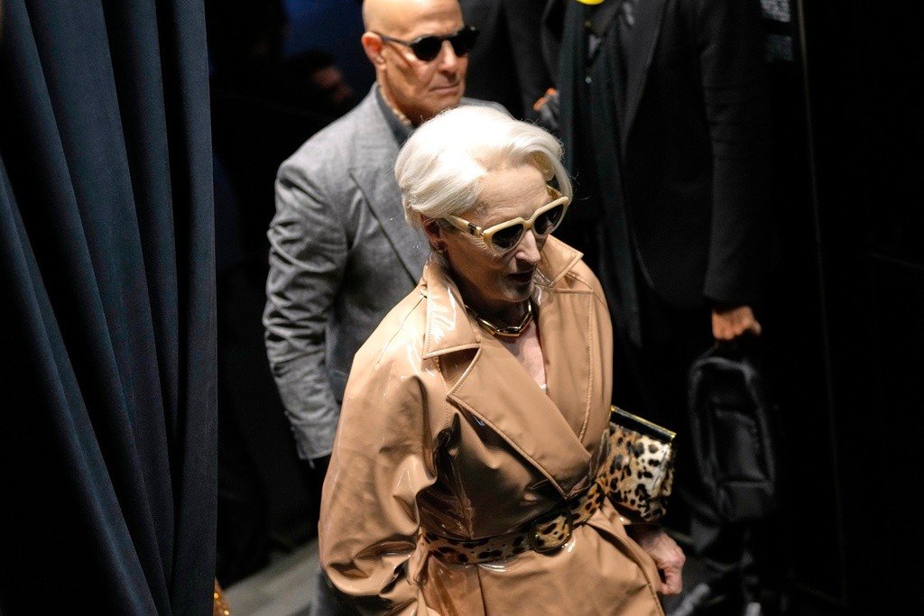 Novo trailer de o diabo veste prada 2 apresenta música de la