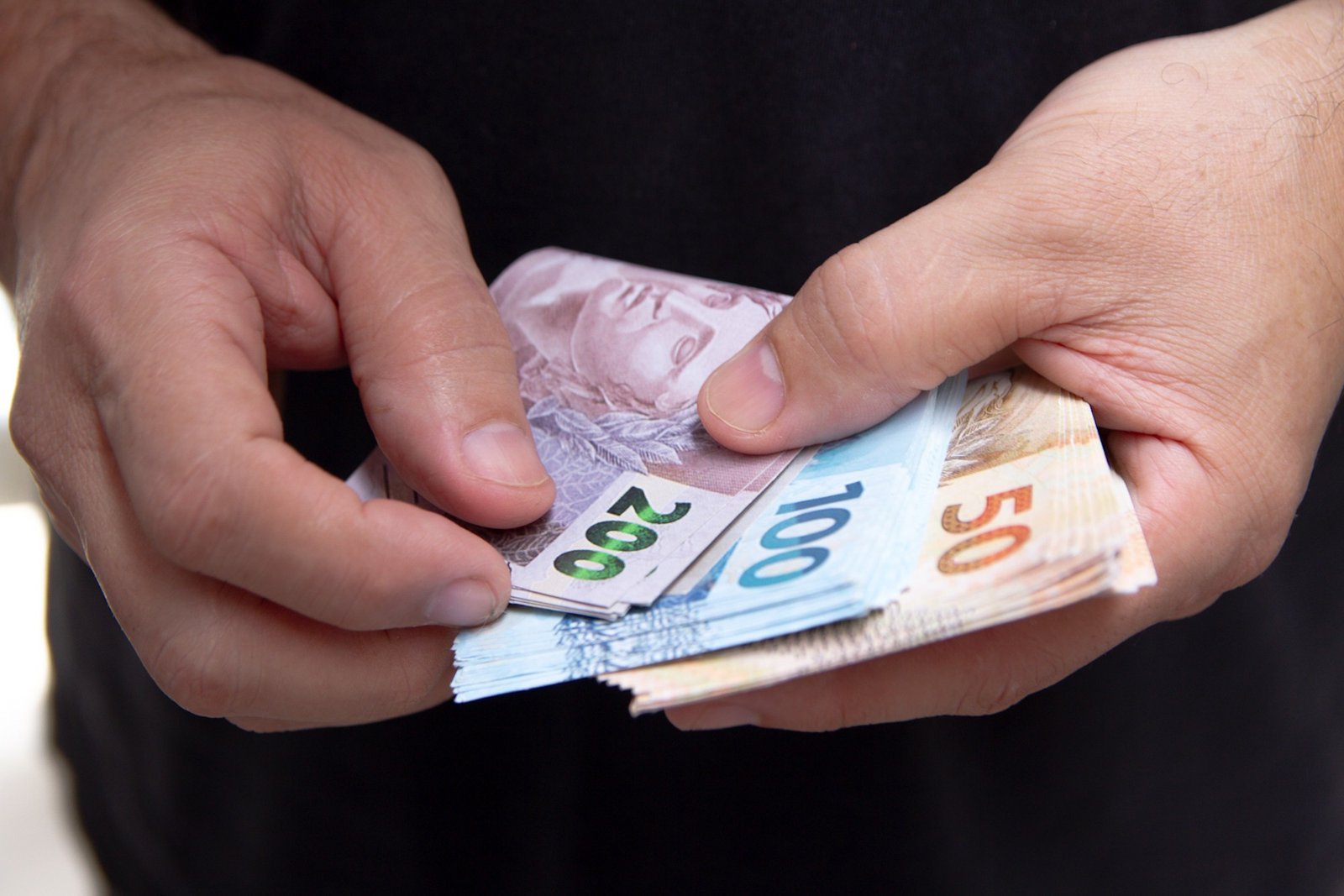 A confiança do consumidor brasileiro caiu em abril