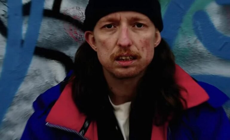 Brady Ebert, ex-guitarrista da banda Turnstile, foi preso