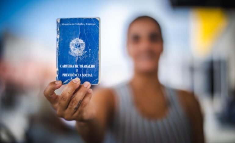 A taxa de desemprego no Brasil chegou a 6,1% no