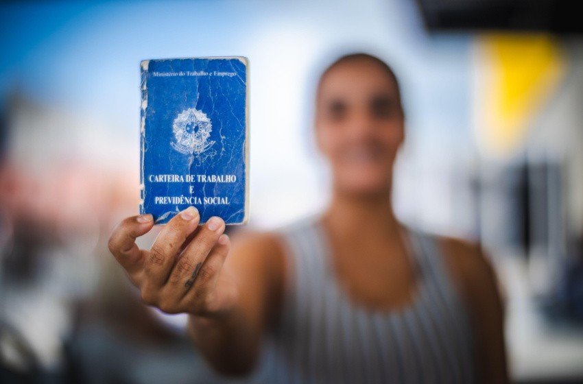 A taxa de desemprego no Brasil chegou a 6,1% no