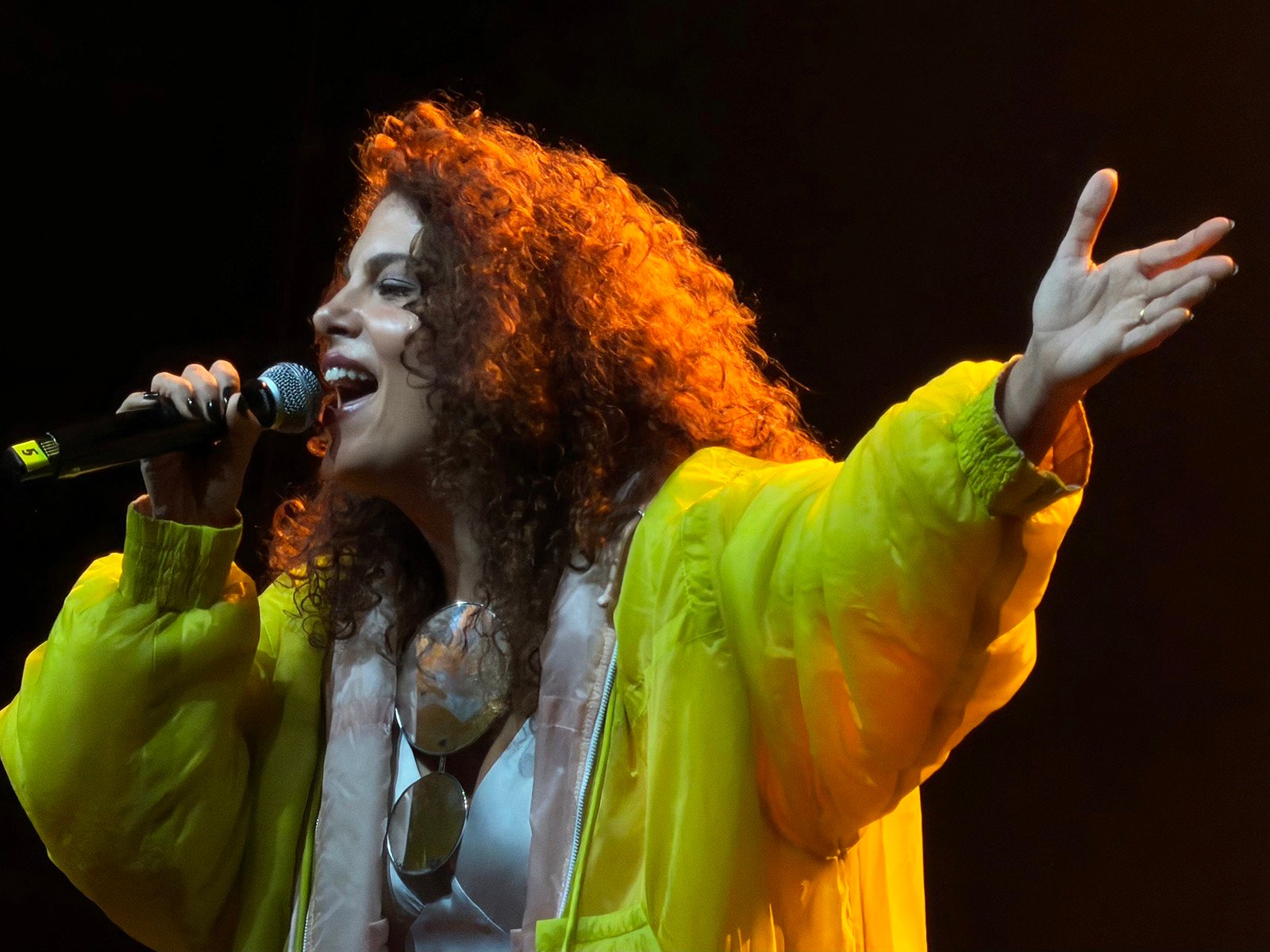 A cantora e compositora Céu apresentou na noite