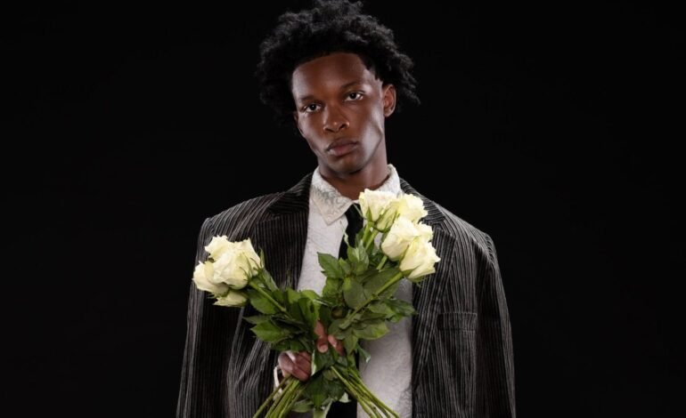 O cantor americano David Anthony Burke, conhecido como