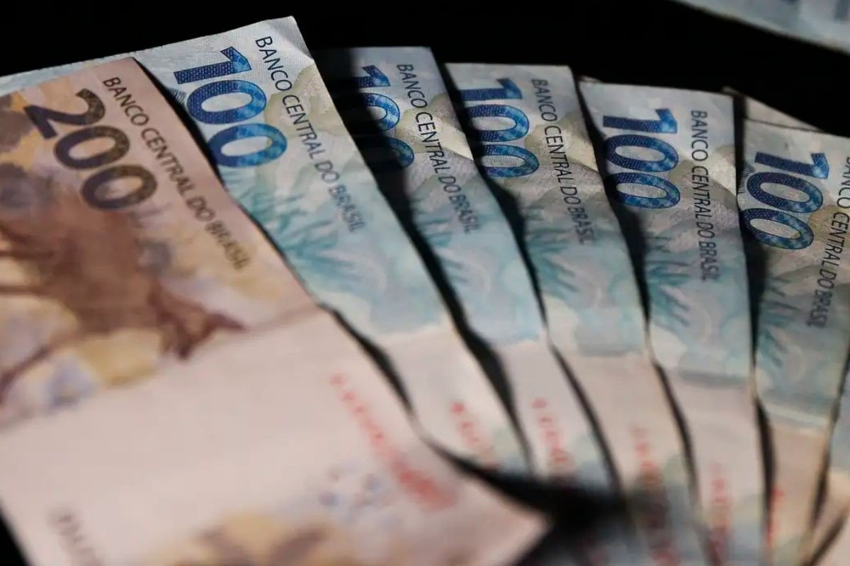 Aposentados, pensionistas e beneficiários de auxílios do INS