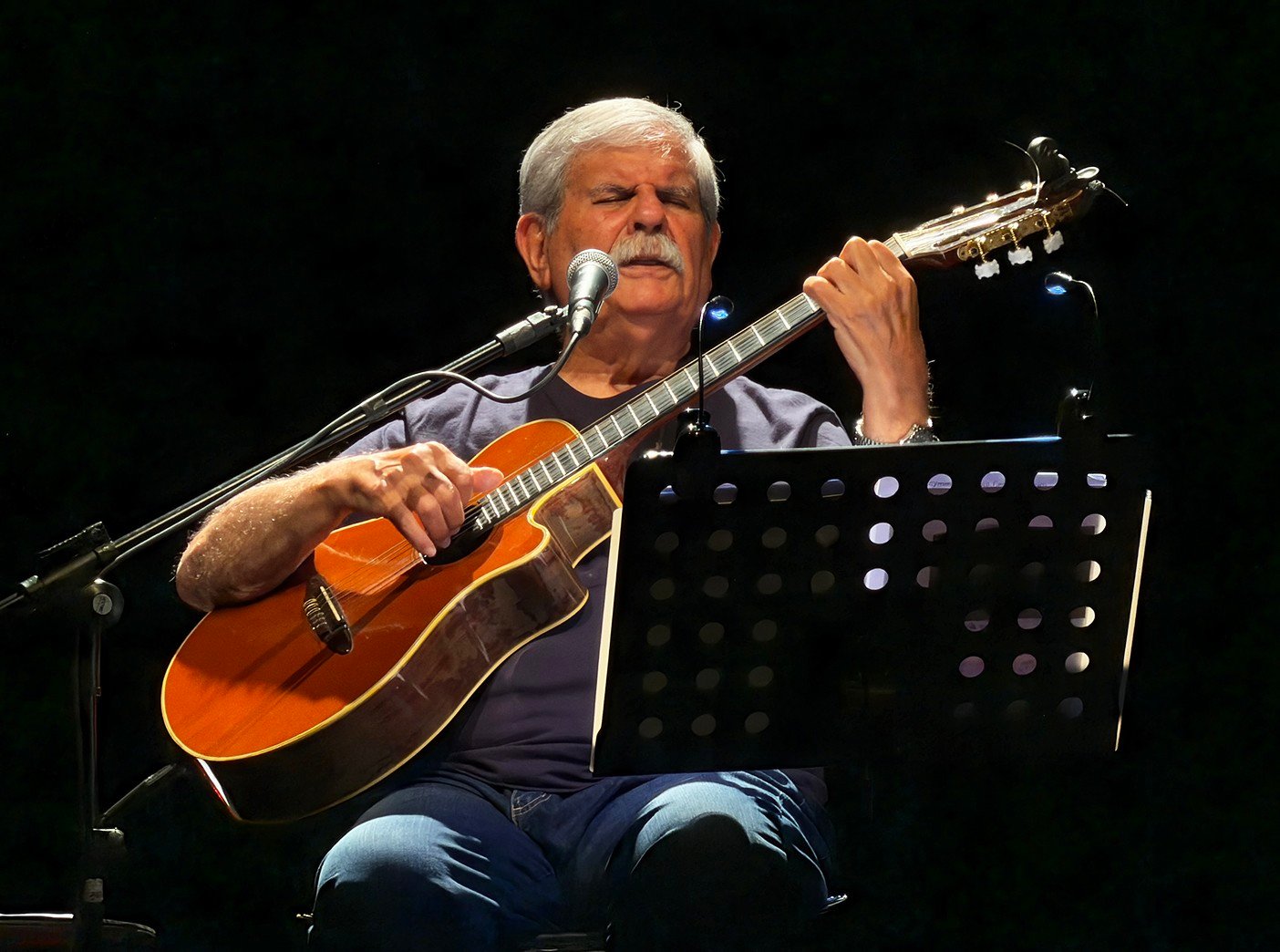 O compositor e violonista Dori Caymmi apresentou o