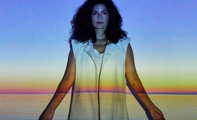 Emanuelle araújo lança álbum corra para o mar com músicas af