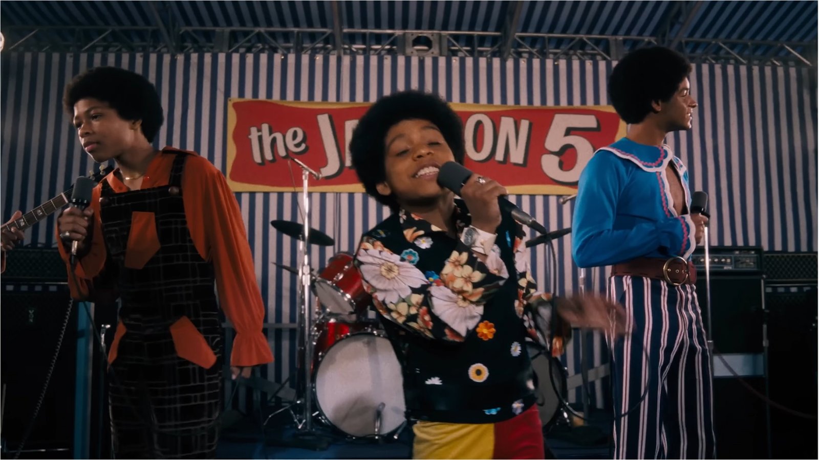 ‘Michael’, cinebiografia do rei do pop, emociona com