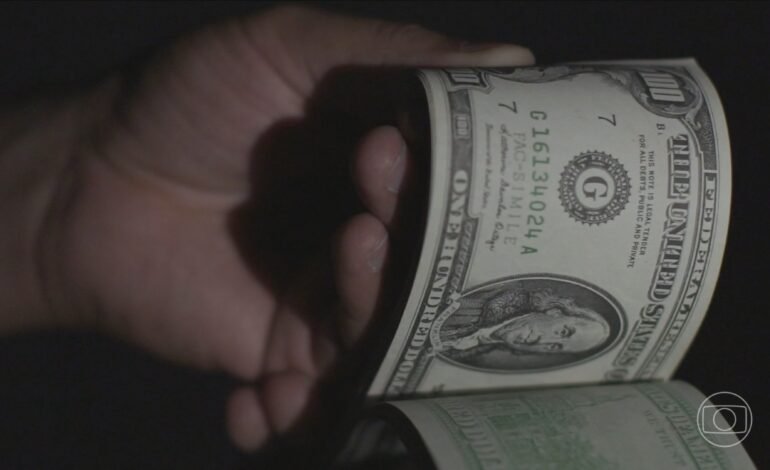 O dólar abriu em queda nesta terça-feira (7), recuando 0,14%