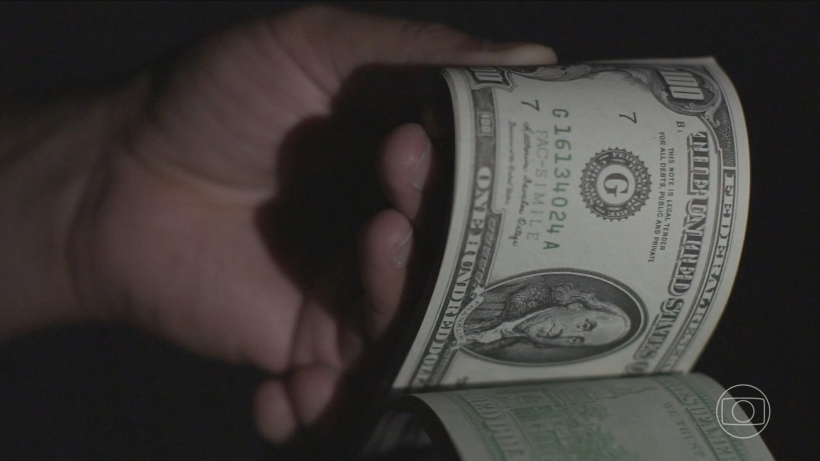 O dólar abriu em queda nesta terça-feira (7), recuando 0,14%