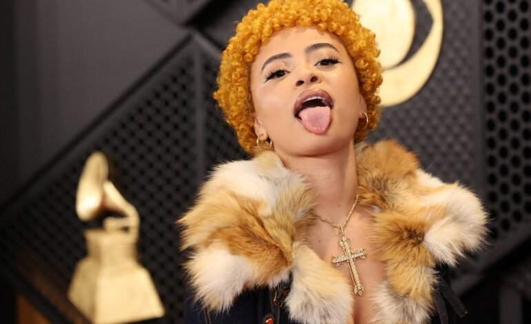 A rapper Ice Spice foi agredida por uma mulher dentro