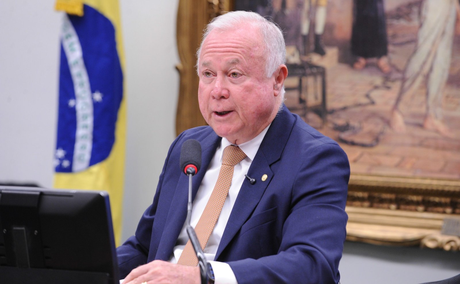 O deputado Paulo Azi (União-BA) apresentou na quarta-feira