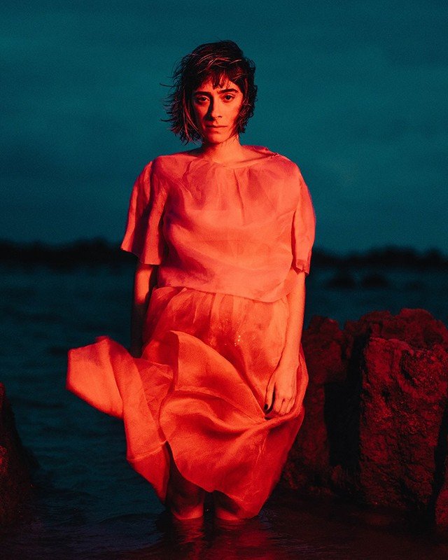 A cantora, compositora e atriz potiguar Juliana Linhares