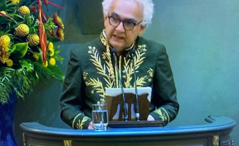 O escritor Milton Hatoum tomou posse na Academia