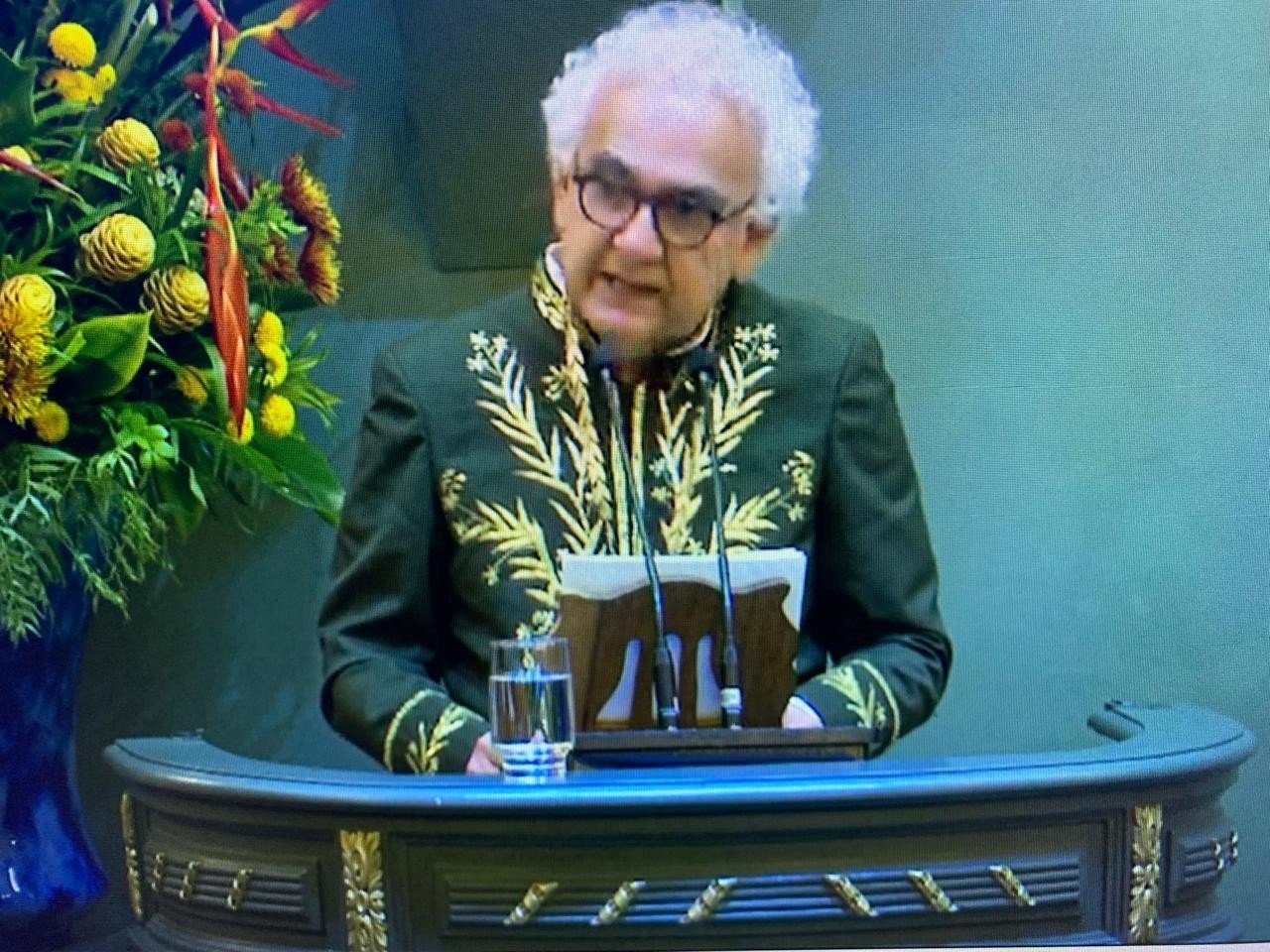 O escritor Milton Hatoum tomou posse na Academia