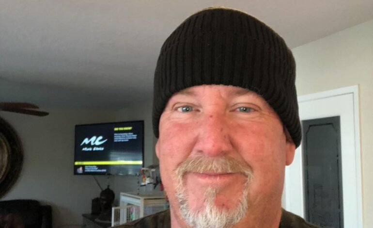 O colecionador e personalidade de TV Darrell Sheets