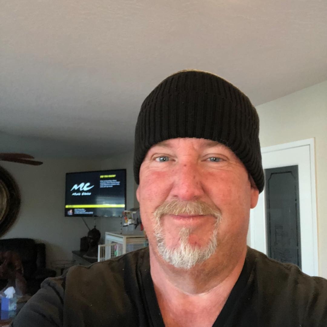 O colecionador e personalidade de TV Darrell Sheets