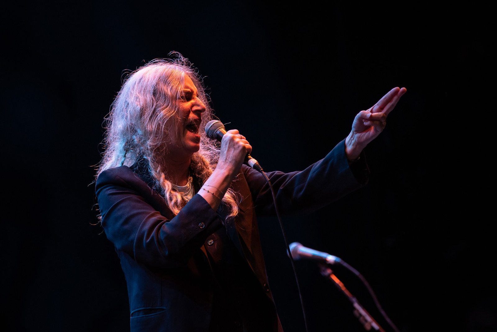Patti Smith e sua banda se apresentam no Popload Festival