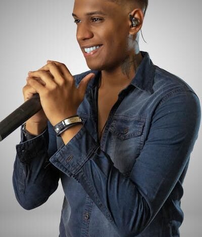 O cantor D4vd, nome legal David Burke, foi acusado de