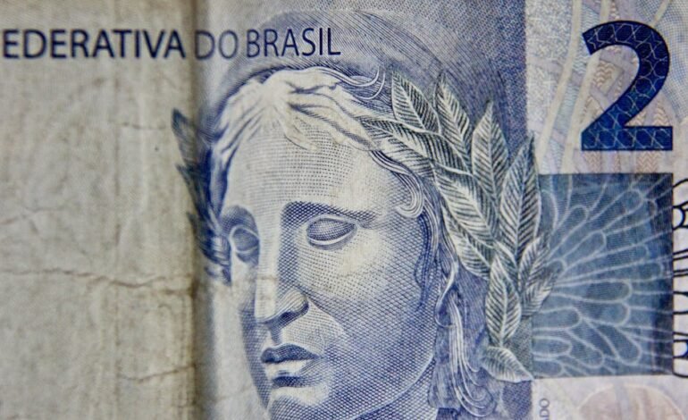 A arrecadação federal de impostos, contribuições e outras