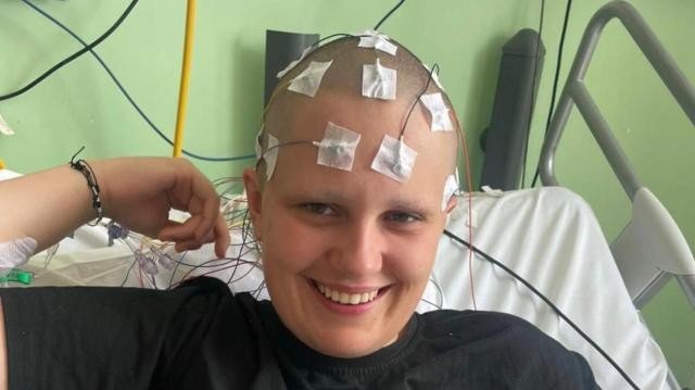 Phoebe Tesoriere, de Cardiff, País de Gales, usou