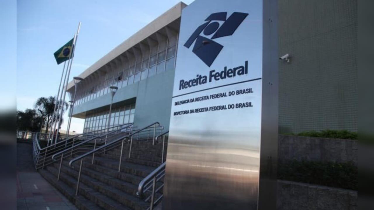 Mensagens falsas em nome da Receita Federal circulam