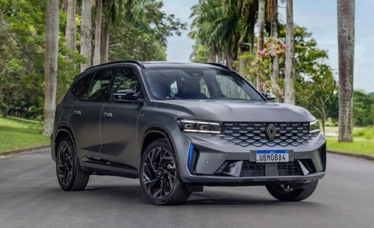 A Renault lançou nesta quarta-feira (1º) o SUV híbrido Koleo