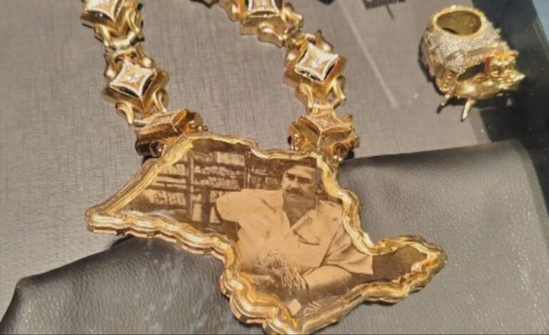 A Polícia Federal apreendeu um colar com a foto de