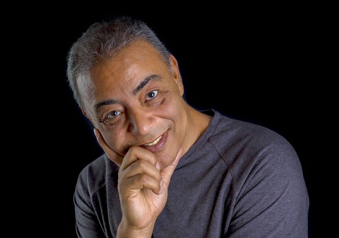 O cantor e compositor Sergio Santos lança no